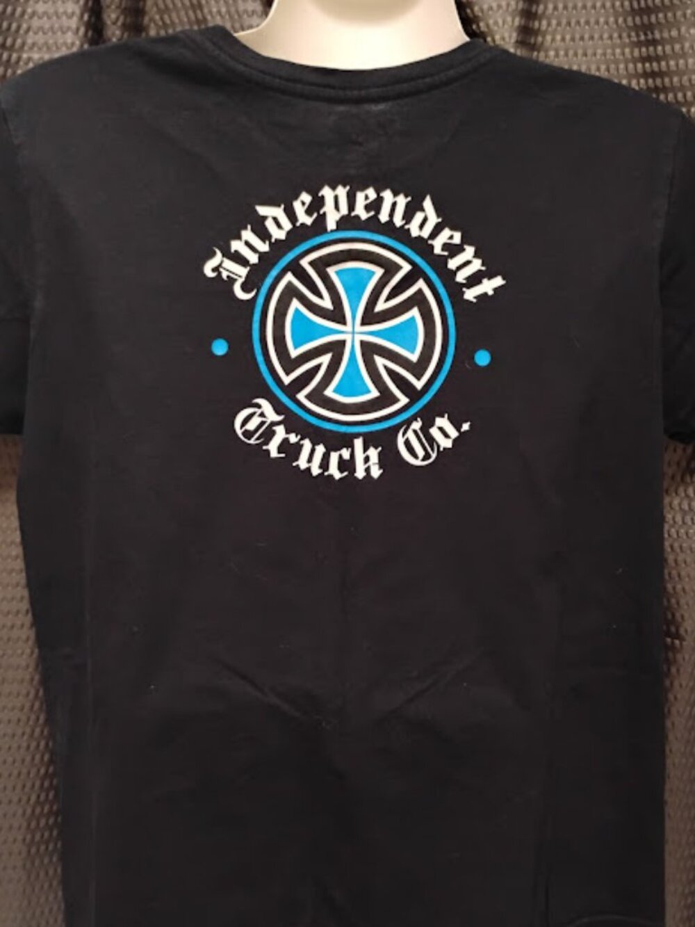 Independent Truck Co. Girlie T size Large (juniors) SK8